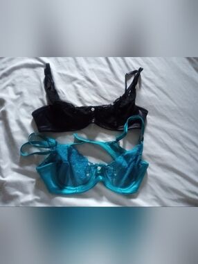 BUNDLE (2) Victoria's Secret 34B Unlined Lace Bras - Y2K Style